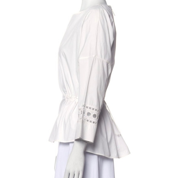 Akris Punto Blouse
Three-Quarter Sleeve/Bateau Neckline
Exposed Zip Closure back - Picture 2 of 3